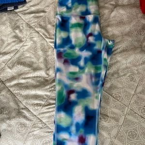 DSG Capri tie-dye leggings size large
